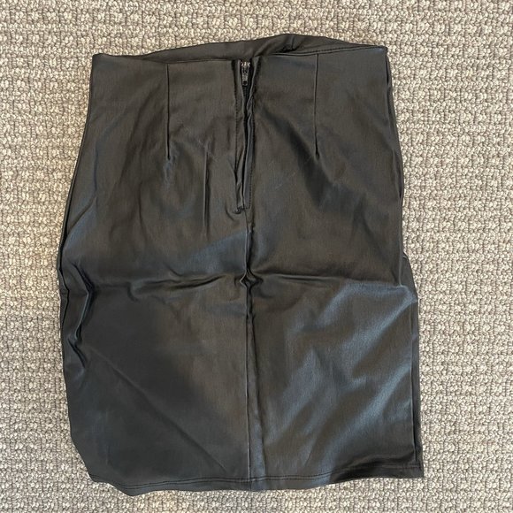 NWT Windsor Skirt Women's Size XS Black Mini Lace Zip Up Back Side Slit Metallic - Picture 3 of 5